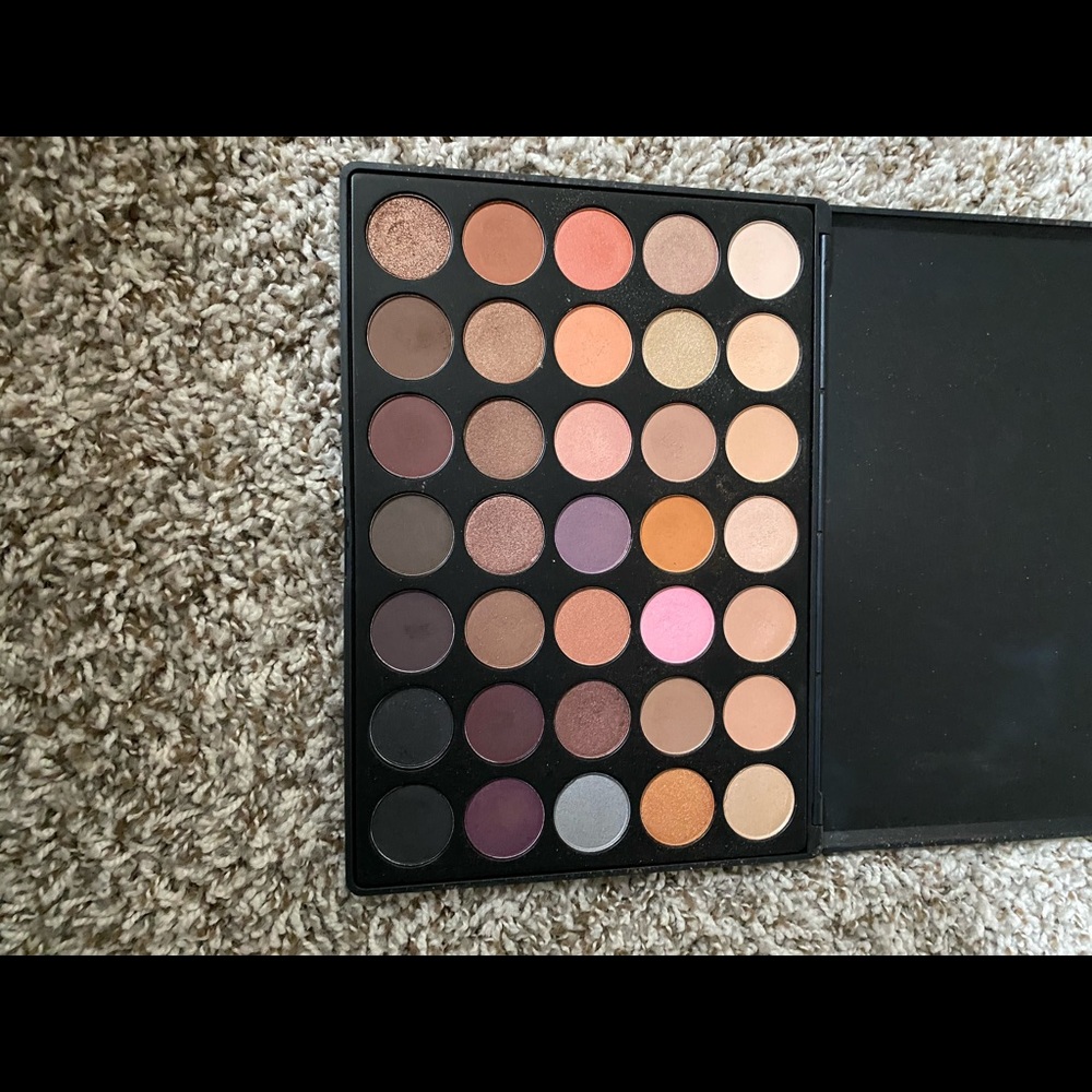 Lot of Morphe 35 palettes
